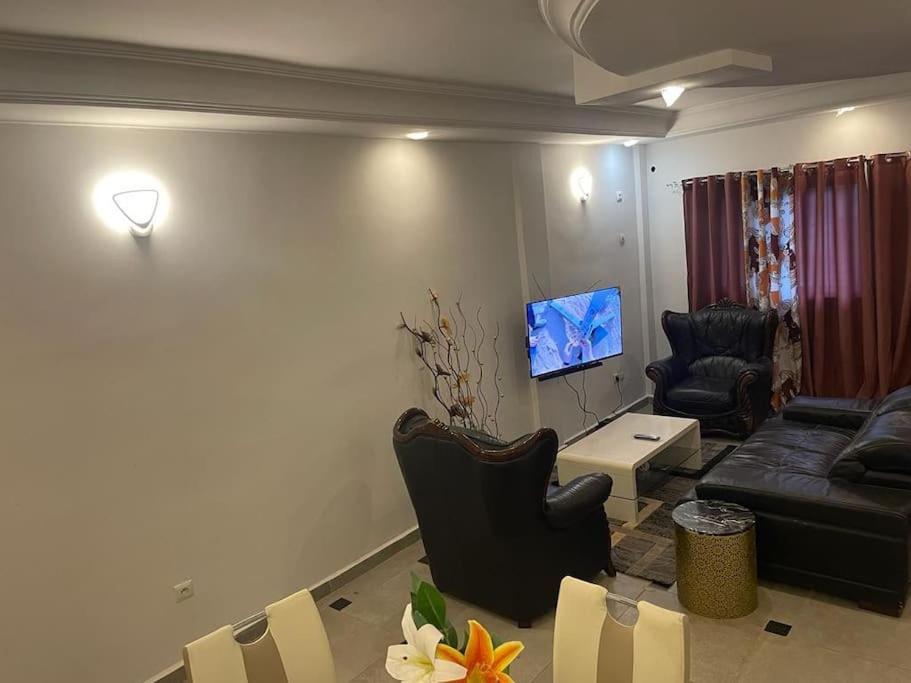 Km Cozy Two Room Apprt Yaoundé Exterior foto