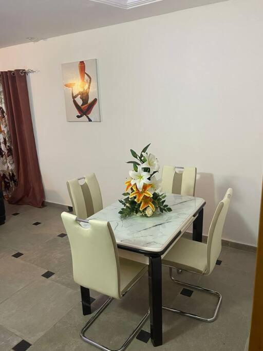 Km Cozy Two Room Apprt Yaoundé Exterior foto