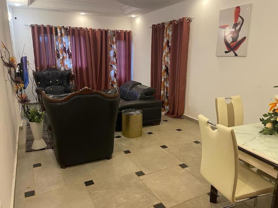Km Cozy Two Room Apprt Yaoundé Exterior foto